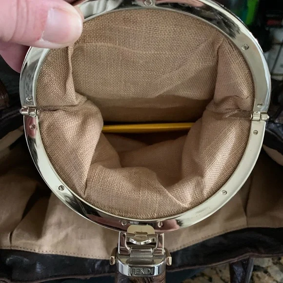 👛FENDI Spybag - Picture 9 of 9